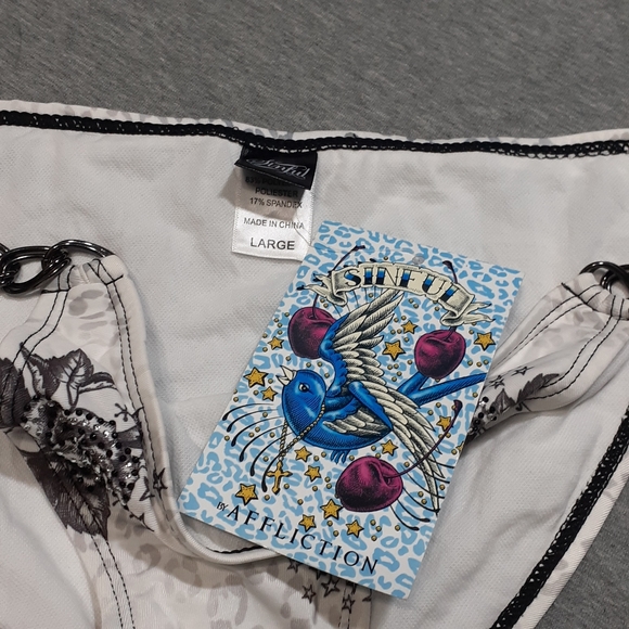 RELISTED - Picture 3 of 8